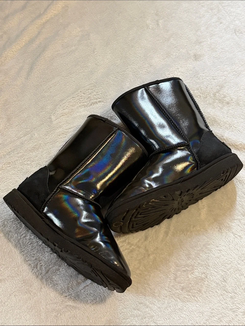 UGG shiny black